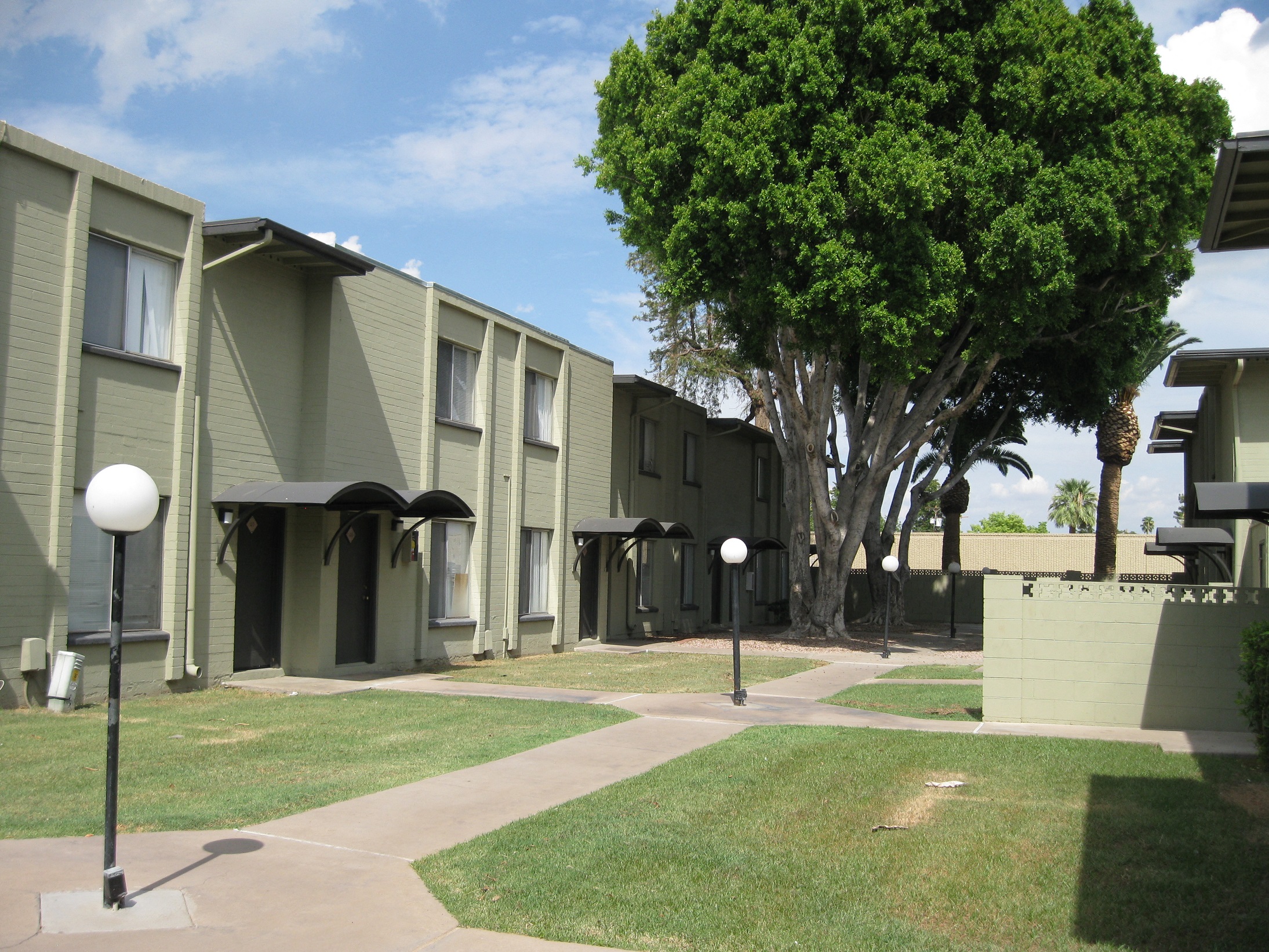 Cypress Manor Apartments, 5726 North Black Canyon Freeway, Phoenix, AZ